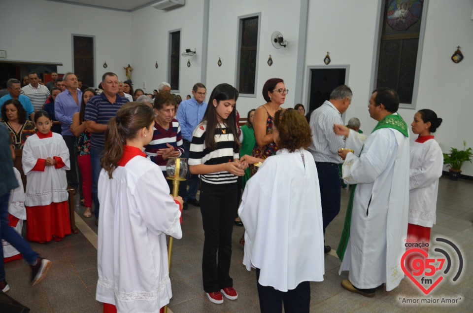 Homenagens a missionárias da comunicação e investidura de coroinhas em Itaporã