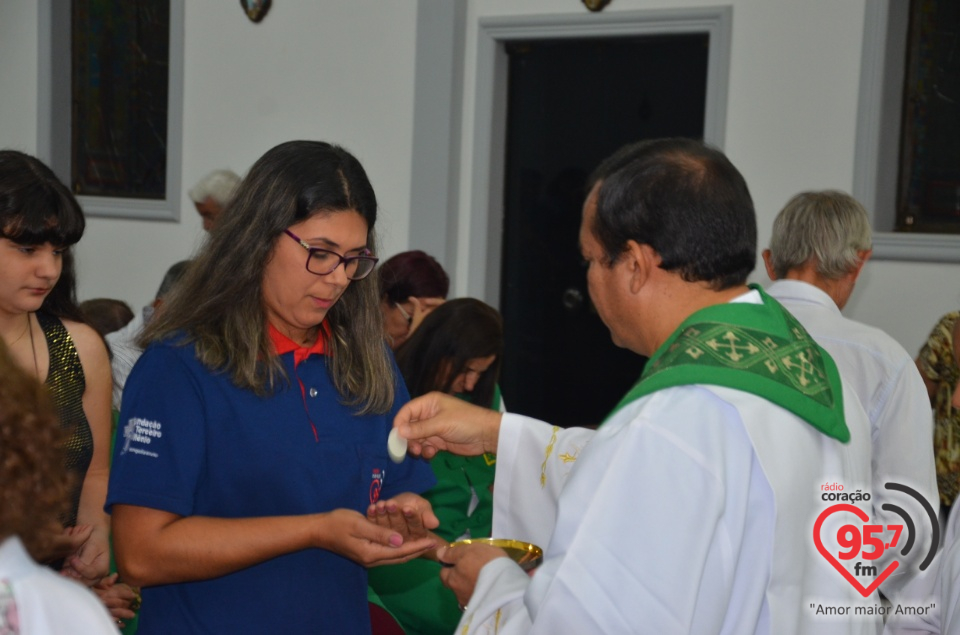 Homenagens a missionárias da comunicação e investidura de coroinhas em Itaporã