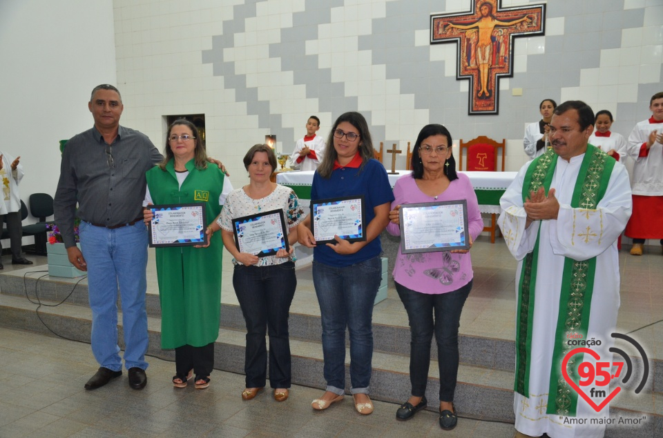 Homenagens a missionárias da comunicação e investidura de coroinhas em Itaporã