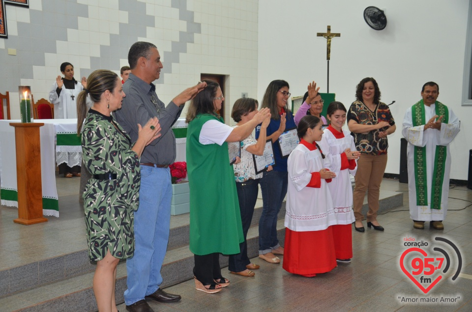 Homenagens a missionárias da comunicação e investidura de coroinhas em Itaporã