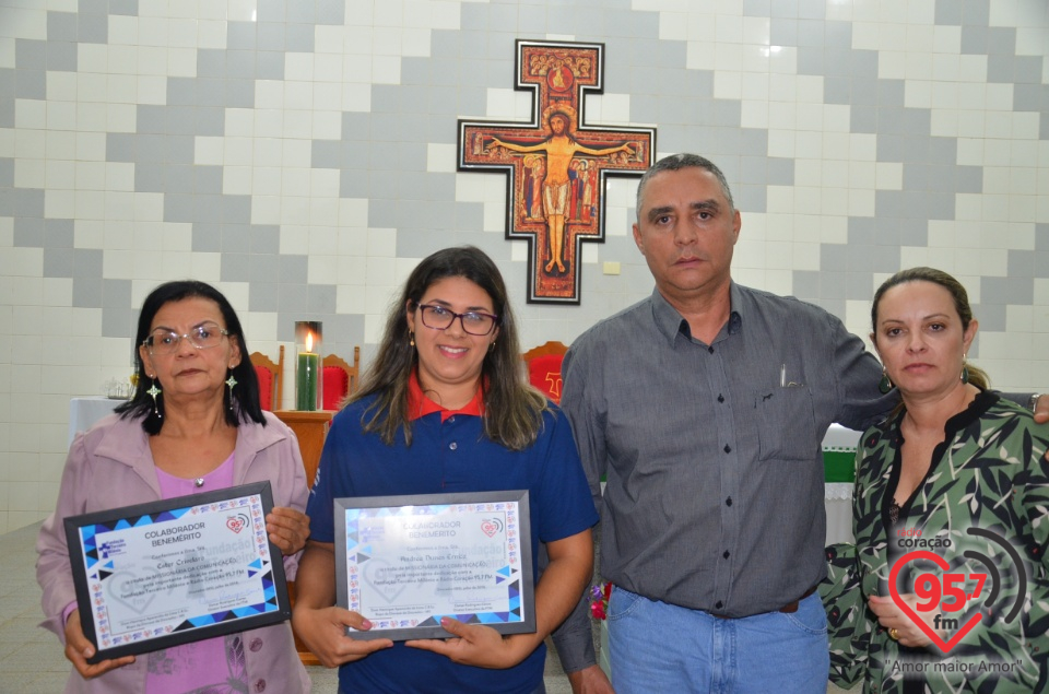 Homenagens a missionárias da comunicação e investidura de coroinhas em Itaporã