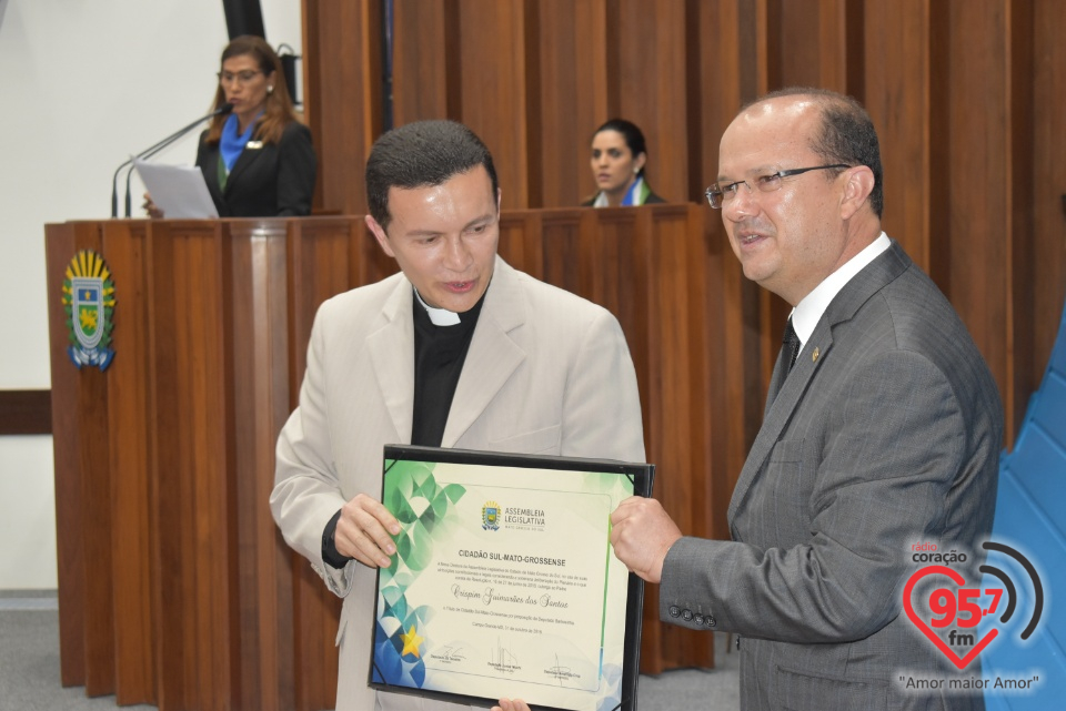 Pe.Crispim Guimarães recebe Título de Cidadão Sul-mato-grossense