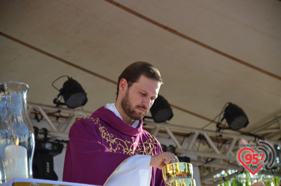 Missa campal com o Pe. Robson de Oliveira no calçadão da catedral