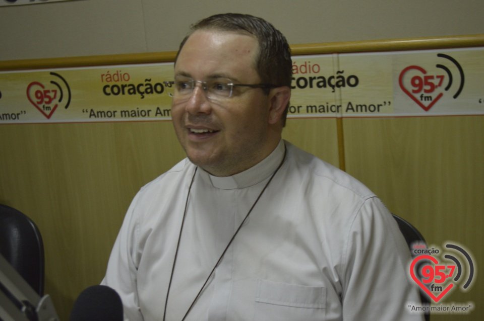 Padre Odair apresenta na Rádio Coração devoção a Santa Filomena em Douradina