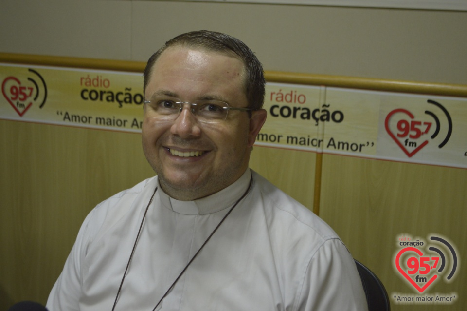 Padre Odair apresenta na Rádio Coração devoção a Santa Filomena em Douradina