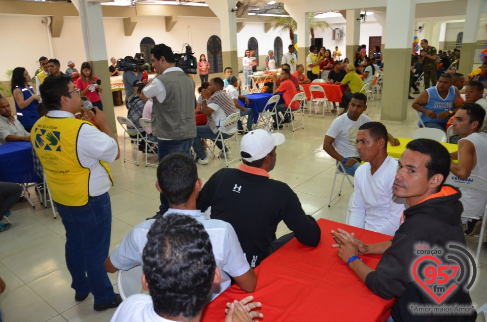 Refugiados venezuelanos chegam a Dourados para trabalhar em indústria de alimentos