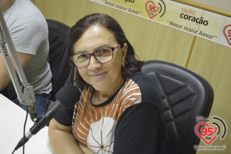 Diretora executiva, Elza Araújo, apresenta o novo diretor espiritual da FTM, Padre Alex