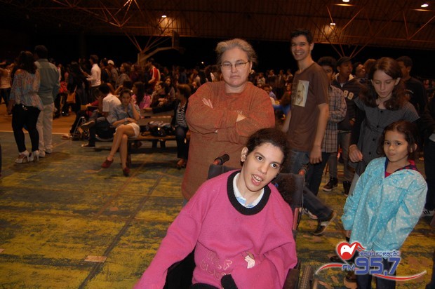 Show do cantor Dunga atrai jovens de toda Diocese