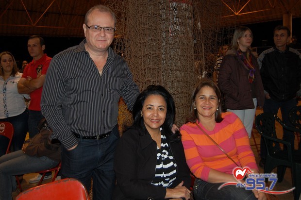 Show do cantor Dunga atrai jovens de toda Diocese