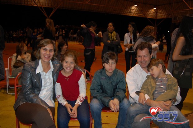 Show do cantor Dunga atrai jovens de toda Diocese