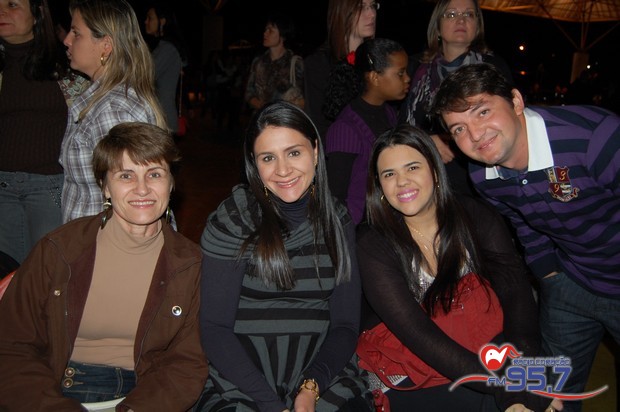 Show do cantor Dunga atrai jovens de toda Diocese