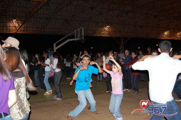 Show do cantor Dunga atrai jovens de toda Diocese