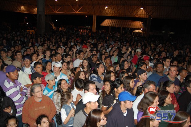 Show do cantor Dunga atrai jovens de toda Diocese