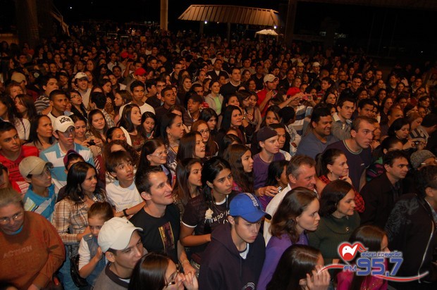 Show do cantor Dunga atrai jovens de toda Diocese