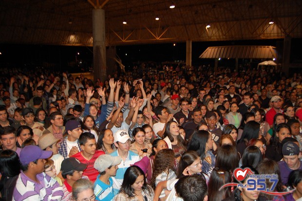 Show do cantor Dunga atrai jovens de toda Diocese