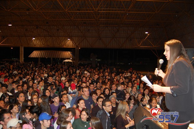 Show do cantor Dunga atrai jovens de toda Diocese