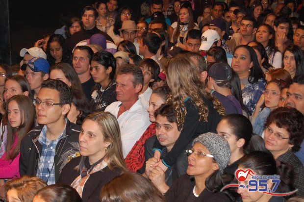 Show do cantor Dunga atrai jovens de toda Diocese