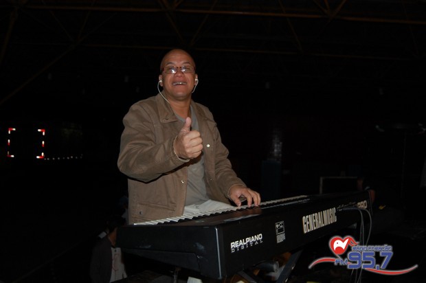 Show do cantor Dunga atrai jovens de toda Diocese