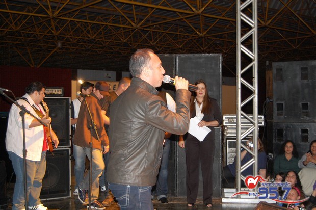 Show do cantor Dunga atrai jovens de toda Diocese
