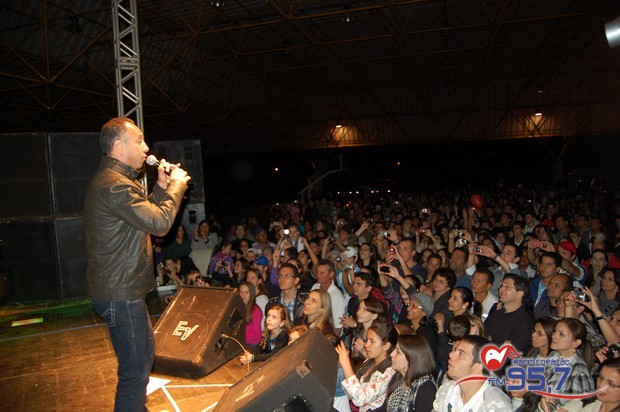 Show do cantor Dunga atrai jovens de toda Diocese