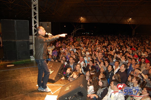 Show do cantor Dunga atrai jovens de toda Diocese