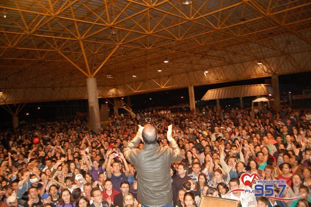 Show do cantor Dunga atrai jovens de toda Diocese