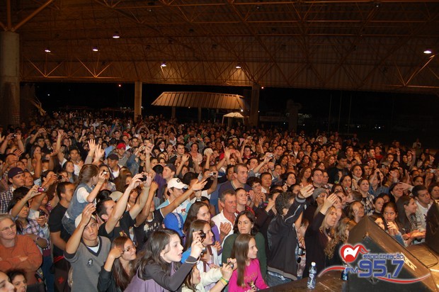 Show do cantor Dunga atrai jovens de toda Diocese