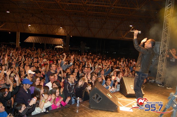 Show do cantor Dunga atrai jovens de toda Diocese
