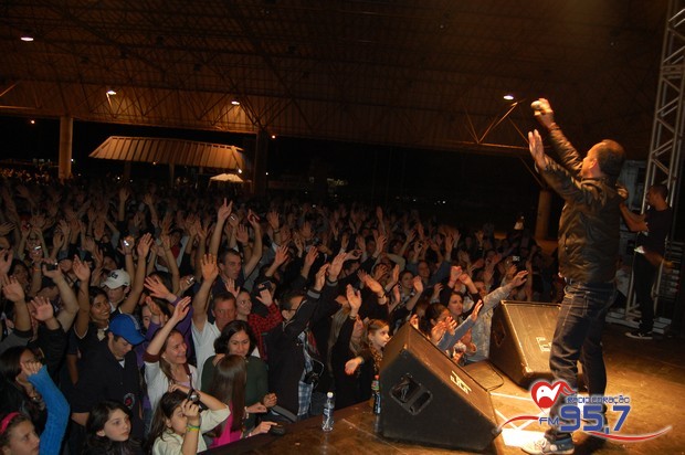 Show do cantor Dunga atrai jovens de toda Diocese