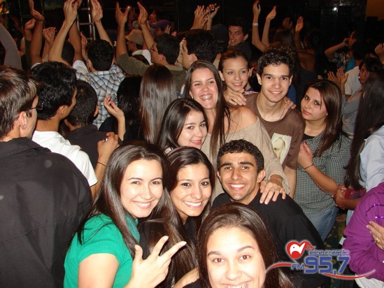 Show do cantor Dunga atrai jovens de toda Diocese