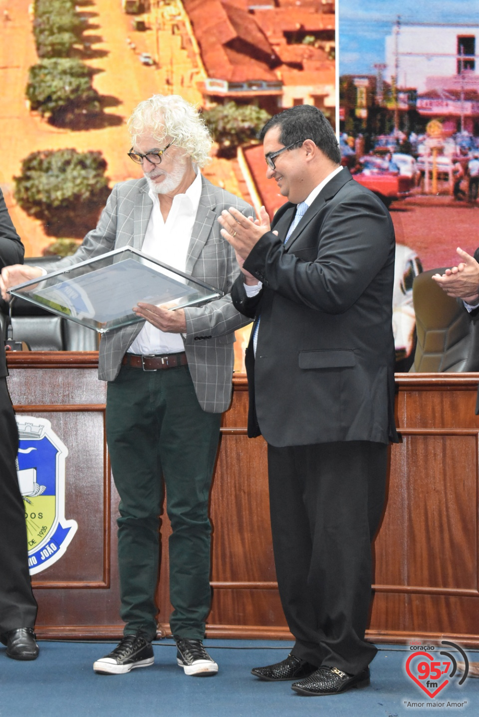 Renato Teixeira recebe Título de Cidadão Douradense