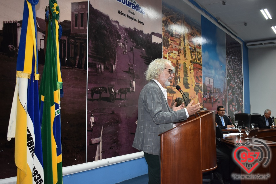 Renato Teixeira recebe Título de Cidadão Douradense