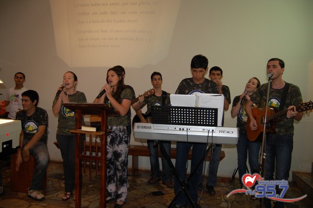 EMAÚS comemora 18 anos com Santa Missa especial