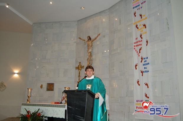 EMAÚS comemora 18 anos com Santa Missa especial
