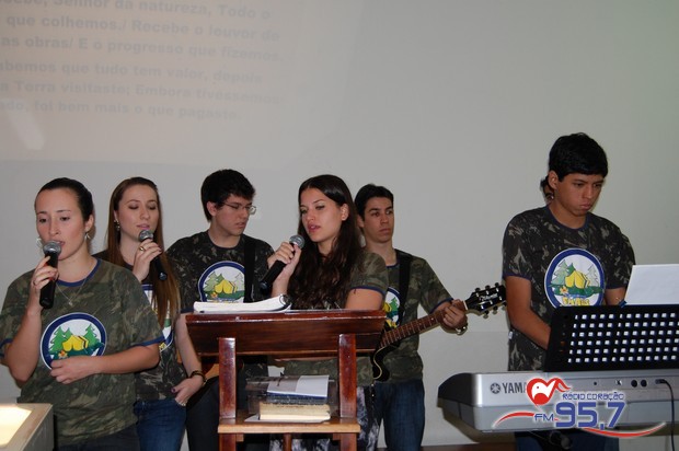 EMAÚS comemora 18 anos com Santa Missa especial