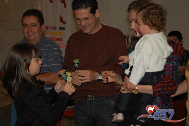 EMAÚS comemora 18 anos com Santa Missa especial
