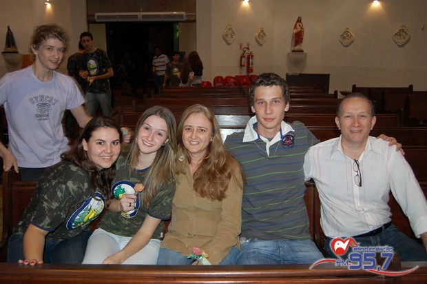 EMAÚS comemora 18 anos com Santa Missa especial