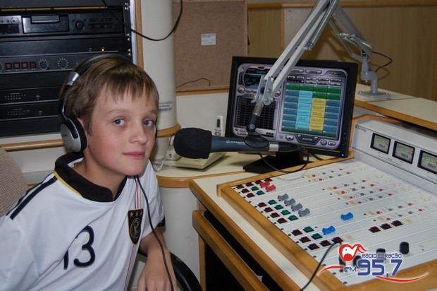 Catequizandos conhecem a FTM e Rádio Coração