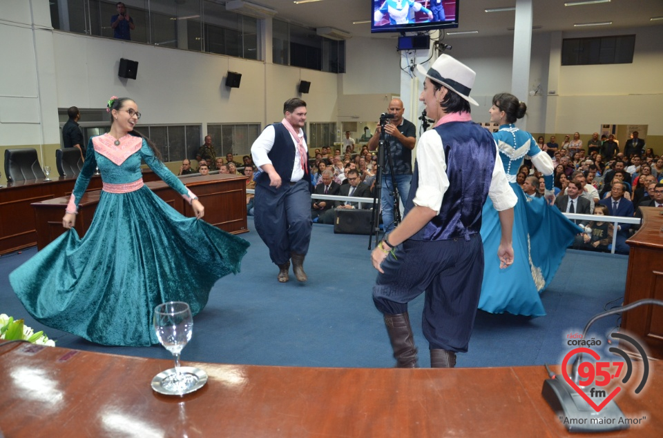 Câmara Municipal homenageia personalidades com o Título de 'Cidadão Douradense'