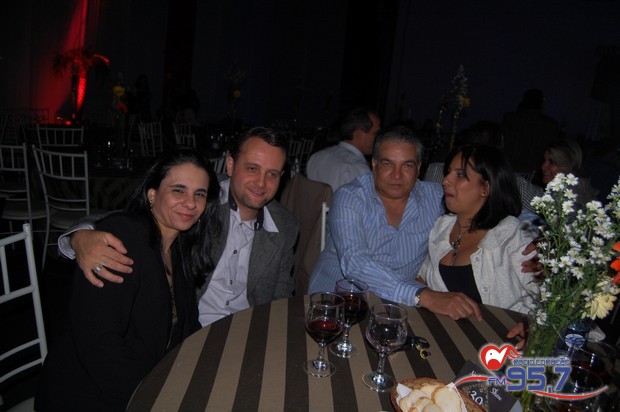 I jantar dançante da EIC; veja fotos
