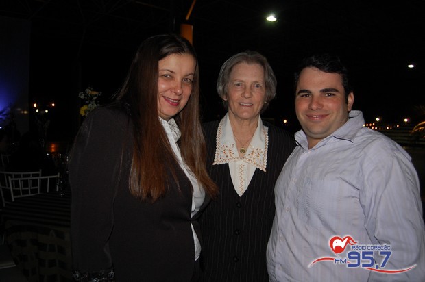 I jantar dançante da EIC; veja fotos
