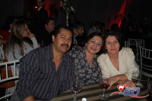 I jantar dançante da EIC; veja fotos