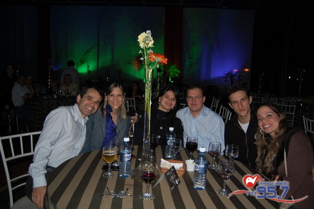I jantar dançante da EIC; veja fotos