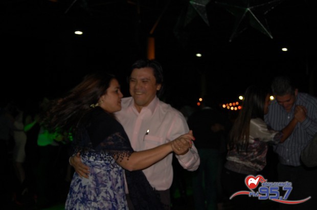 I jantar dançante da EIC; veja fotos