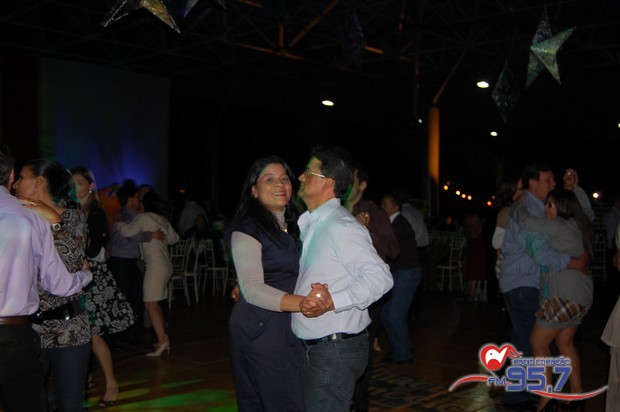 I jantar dançante da EIC; veja fotos