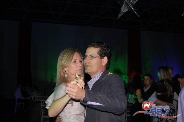 I jantar dançante da EIC; veja fotos