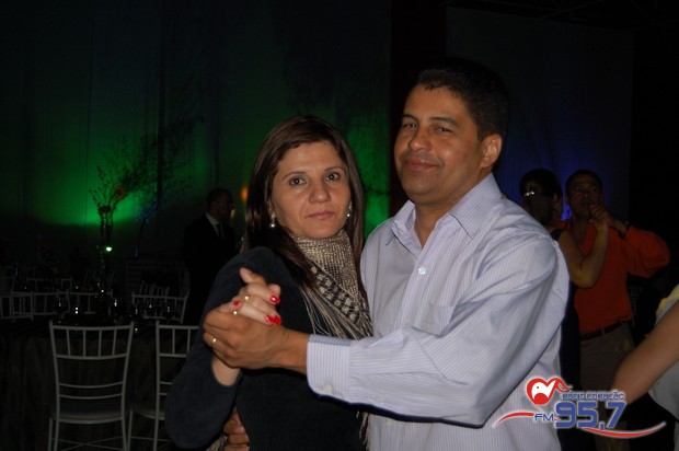 I jantar dançante da EIC; veja fotos