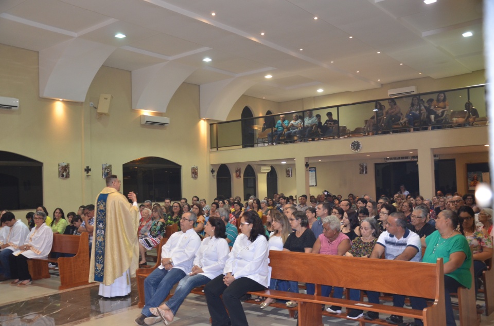 Festa e missa em honra a Nossa Senhora da Santíssima Trindade em Dourados