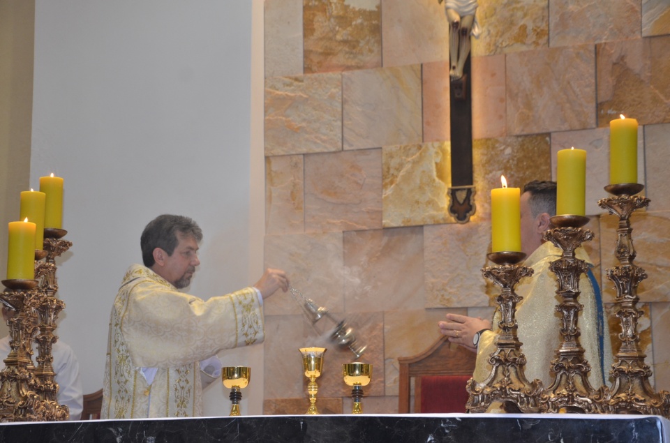 Festa e missa em honra a Nossa Senhora da Santíssima Trindade em Dourados