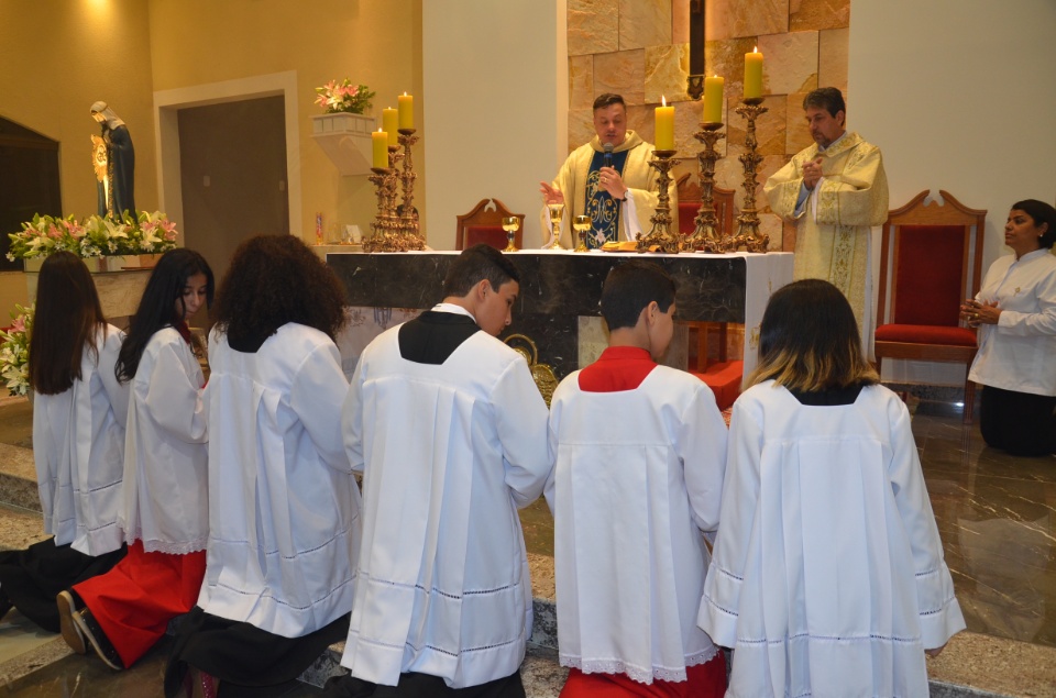 Festa e missa em honra a Nossa Senhora da Santíssima Trindade em Dourados